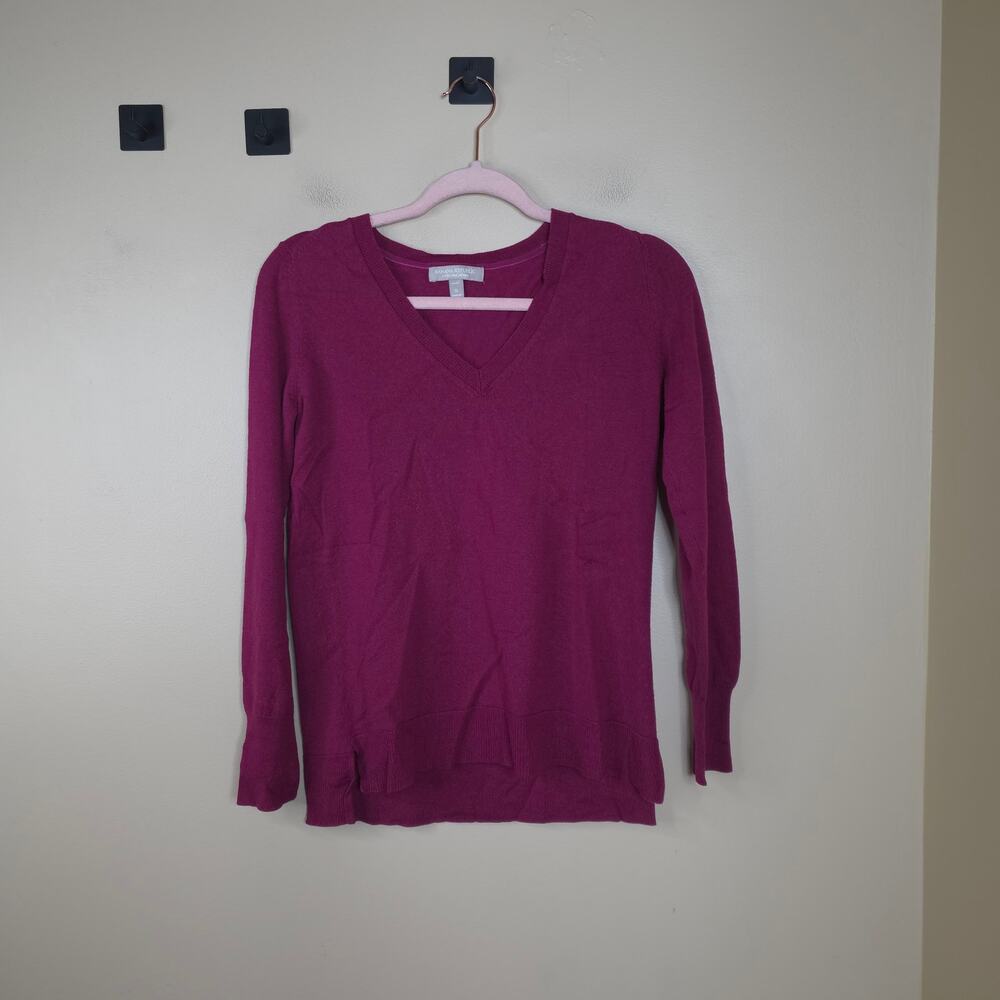 Banana Republic Merino Wol V-Neck Split Hem Sweater in Lingnon Berry Size SP